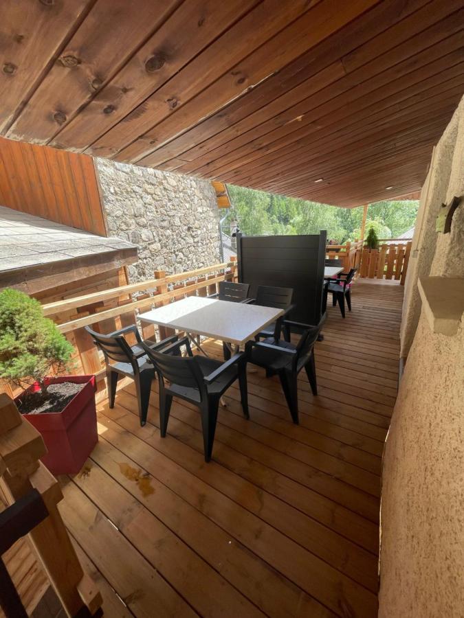 לז אור L Alpin Bel Appartement Avec Terrasse Dans Vieille Ferme De Montagne Renovee מראה חיצוני תמונה