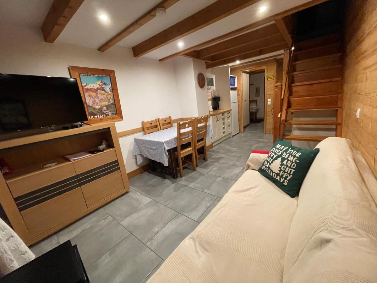 לז אור L Alpin Bel Appartement Avec Terrasse Dans Vieille Ferme De Montagne Renovee מראה חיצוני תמונה